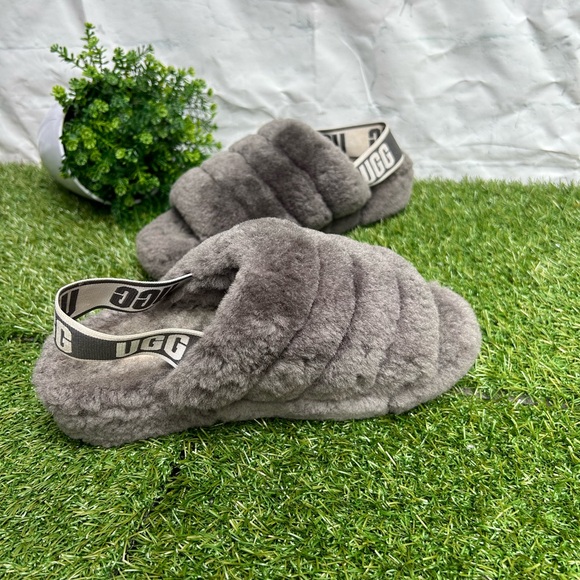 UGG🍂🍁Fluff Yeah grey slippers women Size 6 gently used - Picture 6 of 14